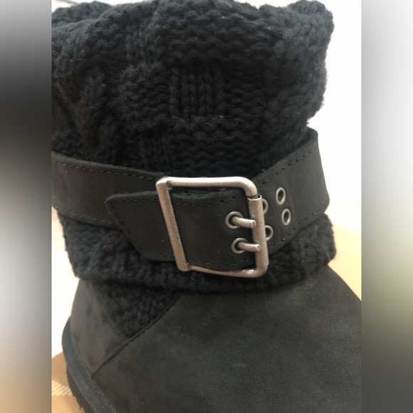 Authentic black UGG Australia Cassidee size 7 USA. - Picture 4 of 14
